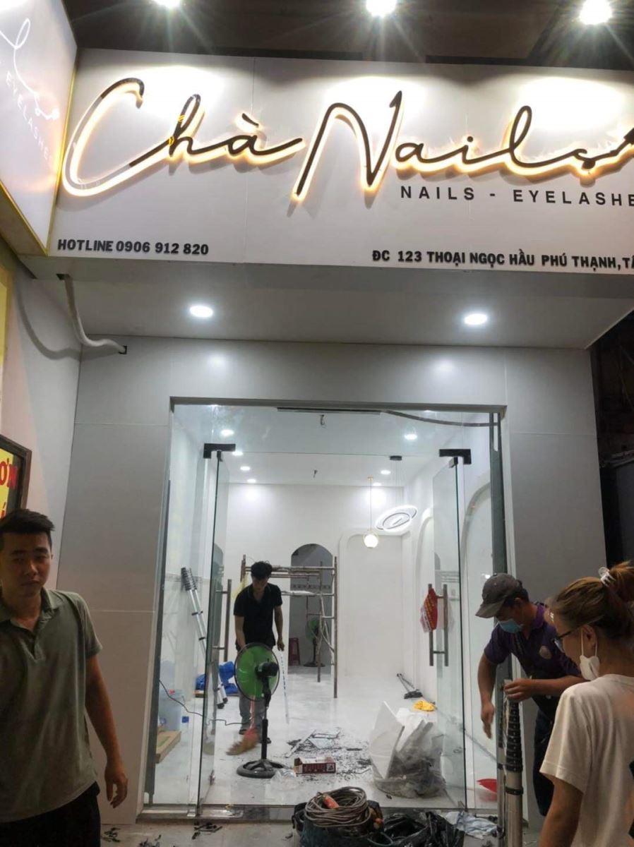 Chữ Inox hắt đèn